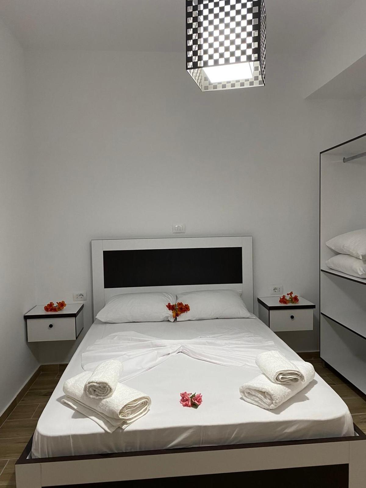 Rentrooms Geni Ksamil Extérieur photo