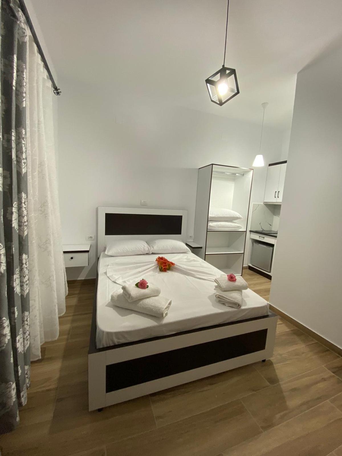 Rentrooms Geni Ksamil Extérieur photo